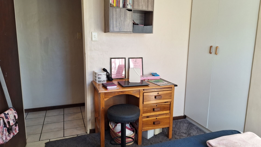 4 Bedroom Property for Sale in Denneoord Western Cape